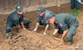 Cảnh sát cơ động hỗ trợ dân dựng nhà sau lũ tại Ngọc Chiến, Sơn La
