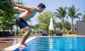 Bơi lội ngày nắng nóng: Cách phòng sốc lạnh khi xuống nước