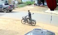 Bị đòi 500 nghìn sau khi nhờ chuyển khoản, thanh niên rút súng dọa bắn người