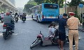 Hà Nội: Xe máy va chạm với xe buýt trên đường Nguyễn Trãi khiến 1 người tử vong