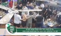 Nhóm côn đồ trêu ghẹo cô gái, hành hung bạn trai trong quán ăn khiến nhiều người phẫn nộ