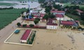 Mưa lũ dồn dập khiến hơn 2.200 căn nhà chìm trong 'biển' nước, hơn 1.600 hộ dân bị chia cắt