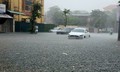 Nghệ An mưa trắng trời, đường phố ngập sâu