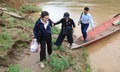 Vượt sông đưa dịch vụ công đến bản làng