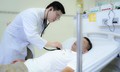 Ép tim hơn 1 giờ cứu người đàn ông bất ngờ ngừng tim khi đang ăn