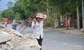 Sạt lở áp sát nhà dân, chạy đua dựng kè trước mùa mưa bão