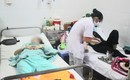 Bộ Y tế v&#224;o cuộc vụ nghi ngộ độc thực phẩm khiến 222 người phải nhập viện sau ăn cơm g&#224; ở Nha Trang
