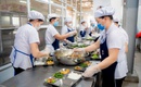 Bộ Y tế: Người đứng đầu cơ sở tổ chức bếp ăn tập thể chịu tr&#225;ch nhiệm về an to&#224;n thực phẩm