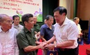 Bộ Y tế v&#224; C&#244;ng đo&#224;n Y tế Việt Nam tri &#226;n, trao tặng 953 suất qu&#224; đến c&#225;c gia đ&#236;nh người c&#243; c&#244;ng ở Hưng Y&#234;n