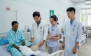 Người đàn ông bị lưỡi máy cắt cỏ văng trúng đứt lìa bàn chân
