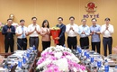 Bộ trưởng Bộ Y tế Đào Hồng Lan trao quyết định bổ nhiệm Cục trưởng Cục An toàn thực phẩm