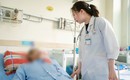 Cấp cứu 2 bệnh nhân cao tuổi bị đột quỵ
