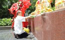 Xúc động dòng người đến tri ân các Anh hùng liệt sĩ tại Công viên Lê Thị Riêng
