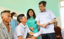 Thứ trưởng Bộ Y tế Trần Văn Thuấn dự chương trình khám sức khỏe miễn phí toàn dân tại Huế