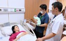 Người bác sĩ 'mò mẫm' mở ra hy vọng cho những ca bệnh chưa có tiền lệ