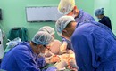 Bác sĩ nối thành công cẳng chân bị đứt lìa