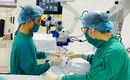 Tìm lại ánh sáng cho cậu bé 13 tuổi mắc bệnh mắt bẩm sinh, biến chứng nặng