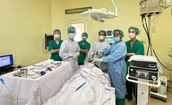 B&#225;c sĩ trẻ s&#225;ng tạo trong phẫu thuật ung thư tuyến gi&#225;p