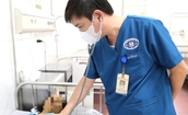 Suy gan cấp, phải nhập viện điều trị do d&#249;ng thuốc nam truyền miệng