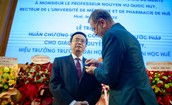 Gi&#225;o sư Trường Đại học Y - Dược, Đại học Huế được trao tặng hu&#226;n chương cao qu&#253; của Ph&#225;p