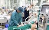 Cứu sống giảng viên nước ngoài nguy kịch vì viêm phổi, sốc nhiễm khuẩn nặng