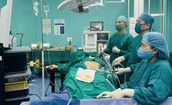 Cứu sống người đ&#224;n &#244;ng vỡ b&#224;ng quang, r&#225;ch l&#225;ch sau tai nạn giao th&#244;ng