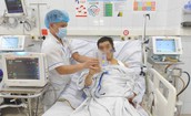 B&#225;c sĩ cứu sống chuy&#234;n gia kỹ thuật nước ngo&#224;i gặp nạn nguy kịch