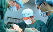 Mắc ung thư hiếm gặp, c&#244; g&#225;i ở H&#224; Nội chịu cơn đau tay suốt 9 năm