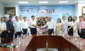 Thứ trưởng Bộ Y tế Đỗ Xu&#226;n Tuy&#234;n thăm, ch&#250;c mừng c&#225;c cơ quan b&#225;o ch&#237; tại TPHCM