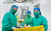 B&#225;c sĩ Hải Dương b&#243;c t&#225;ch khối u xơ tử cung ‘khủng’