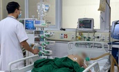 Bệnh nh&#226;n 70 tuổi bị liệt to&#224;n th&#226;n do tự &#253; ti&#234;m thuốc giảm đau cột sống cổ