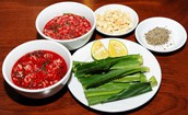 Nghi vấn hai người tử vong sau khi ăn tiết canh lợn