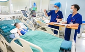 B&#225;o động từ ph&#242;ng cấp cứu: Trẻ đuối nước nguy kịch t&#237;nh mạng do người lớn sơ cứu sai