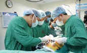 Thêm ca ghép thận mẹ hiến cho con tại Bệnh viện Việt Nam - Thụy Điển Uông Bí