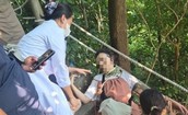 Cứu nữ du khách Nhật Bản bị choáng, ngất khi tham quan đảo Ti Tốp