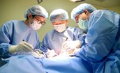Người phụ nữ ung thư vú tự tin với vòng 1 cân đối sau ca phẫu thuật tạo hình 3 trong 1