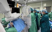 Thay van tim qua ống thông cho cụ bà 89 tuổi ở Bệnh viện Đà Nẵng