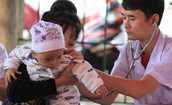 Tăng mức phụ cấp ưu đãi nghề giữ chân cán bộ y tế vùng khó khăn