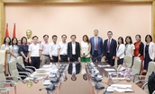 
Thứ trưởng Nguyễn Tri Thức tiếp, làm việc với Giám đốc Toàn cầu phụ trách Vắc xin, Tập đoàn Sanofi