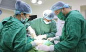 Nữ sinh 16 tuổi phải cắt bỏ toàn bộ tuyến giáp, bác sĩ cảnh báo gì?