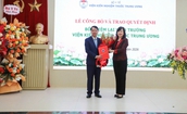 Bộ trưởng Đào Hồng Lan trao Quyết định bổ nhiệm lại Viện trưởng Viện Kiểm nghiệm thuốc Trung ương