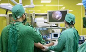 Đau vai kéo dài, đi khám phát hiện bị đứt hoàn toàn cơ trên gai