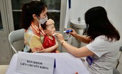 Một buổi khám sức khỏe định kỳ miễn phí cho trẻ dưới 6 tuổi tại Trạm Y tế phường