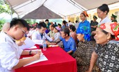 Hơn 500 người dân vùng biên Thanh Hóa được khám bệnh, cấp thuốc miễn phí