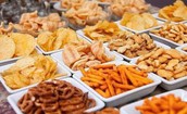 Thức ăn nhanh góp phần khiến nhiều người trẻ mắc bệnh nha chu