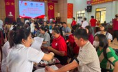 Hàng trăm người ở Khánh Hòa được khám, xét nghiệm miễn phí bệnh lý huyết học