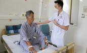 Điều trị viêm phổi, người đàn ông được phát hiện ung thư thực quản