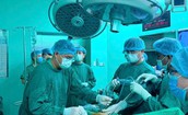 Cùng là ca bệnh khó, vì sao người được chuyển tuyến, người được mổ tại chỗ?