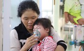 Không khí mờ đục, thời tiết thất thường: Bác sĩ cảnh báo những bệnh trẻ dễ mắc