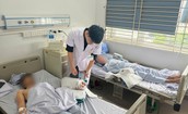 Cứu các ngón tay dập nát do cuốn vào máy cưa, thang máy